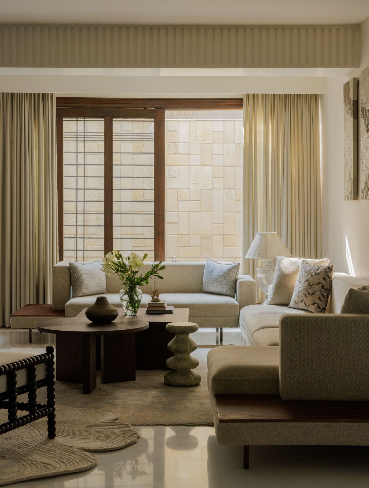 Quiet sitting room with sandstone screen and twin round tables